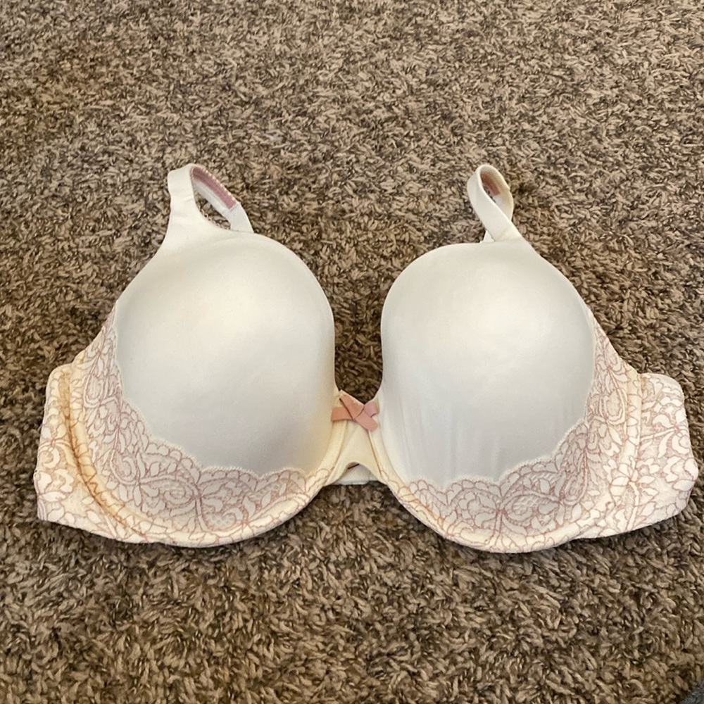 Victoria's Secret Body By Victoria Lined Perfect Coverage 40DD NWOT!!!